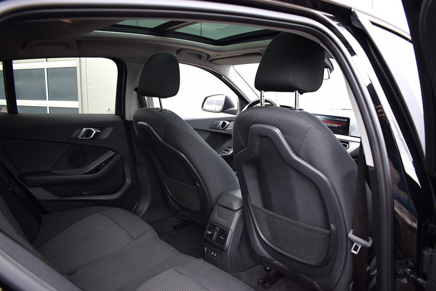 BMW 1-serie 118i Executive Edition | Pano | Apple CarPlay | LED | Virtual