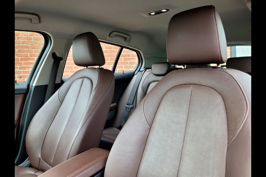 BMW 1-serie 118i High Exe, Mokka leer, Trekhaak (1e eig. BTW NAP)