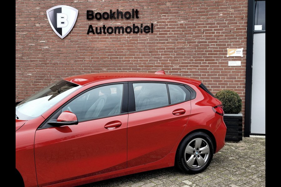 BMW 1-serie 118i High Exe, Mokka leer, Trekhaak (1e eig. BTW NAP)