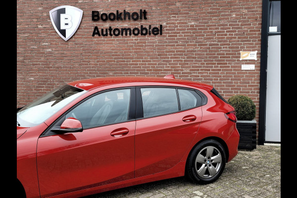 BMW 1-serie 118i High Exe, Mokka leer, Trekhaak (1e eig. BTW NAP)