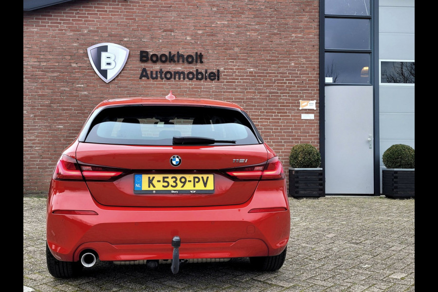 BMW 1-serie 118i High Exe, Mokka leer, Trekhaak (1e eig. BTW NAP)