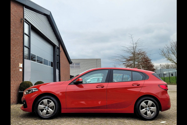 BMW 1-serie 118i High Exe, Mokka leer, Trekhaak (1e eig. BTW NAP)