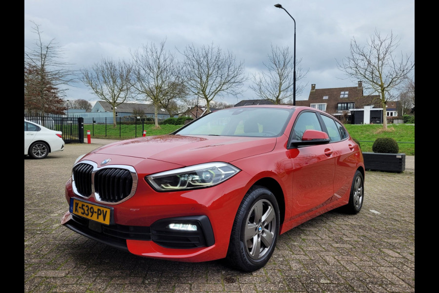 BMW 1-serie 118i High Exe, Mokka leer, Trekhaak (1e eig. BTW NAP)