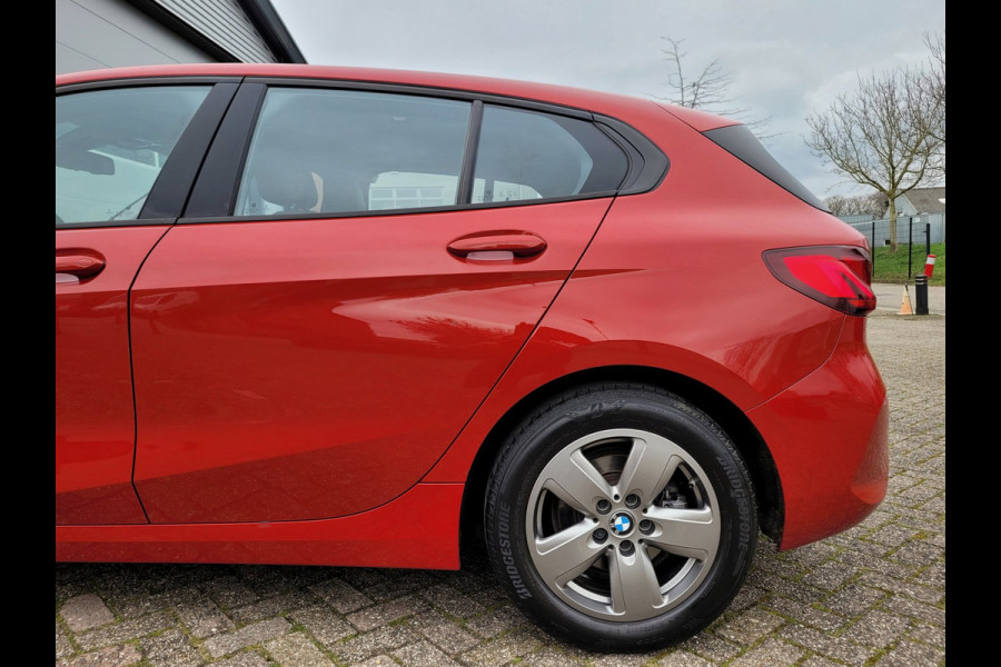 BMW 1-serie 118i High Exe, Mokka leer, Trekhaak (1e eig. BTW NAP)