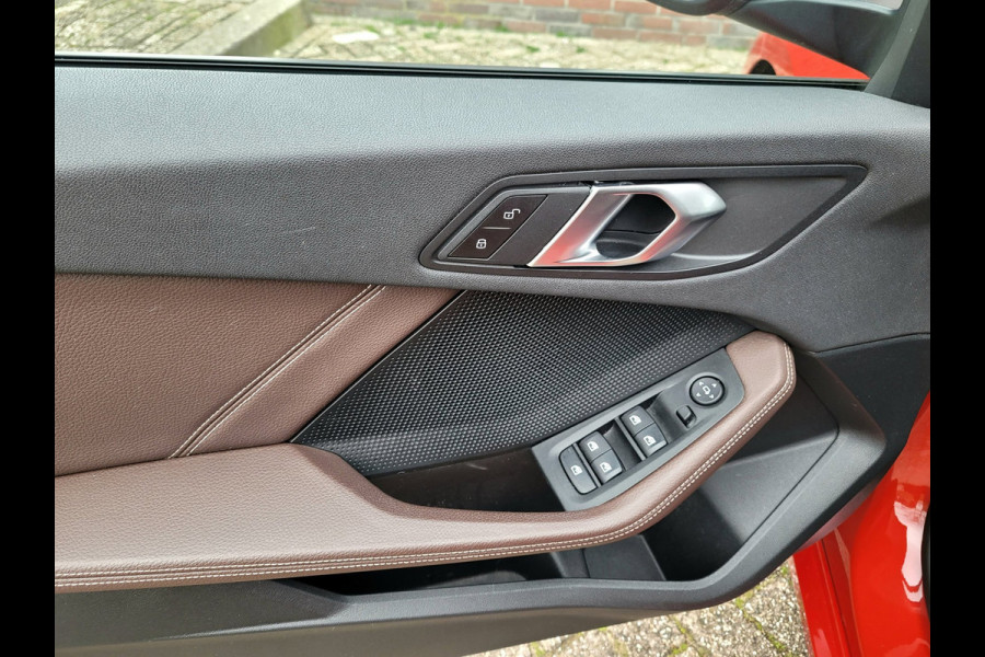 BMW 1-serie 118i High Exe, Mokka leer, Trekhaak (1e eig. BTW NAP)