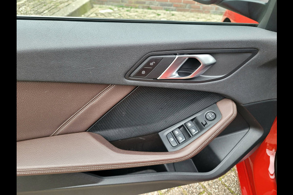 BMW 1-serie 118i High Exe, Mokka leer, Trekhaak (1e eig. BTW NAP)