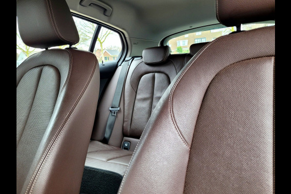 BMW 1-serie 118i High Exe, Mokka leer, Trekhaak (1e eig. BTW NAP)