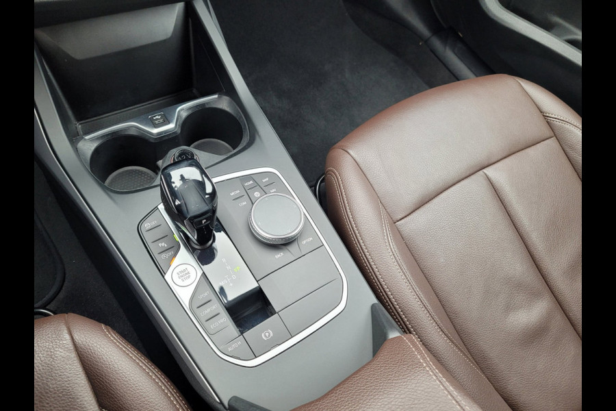 BMW 1-serie 118i High Exe, Mokka leer, Trekhaak (1e eig. BTW NAP)