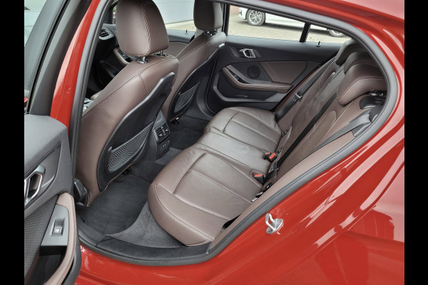 BMW 1-serie 118i High Exe, Mokka leer, Trekhaak (1e eig. BTW NAP)