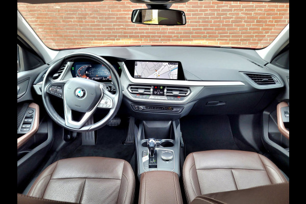 BMW 1-serie 118i High Exe, Mokka leer, Trekhaak (1e eig. BTW NAP)