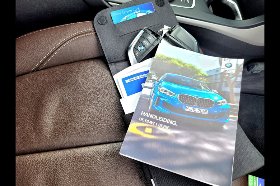 BMW 1-serie 118i High Exe, Mokka leer, Trekhaak (1e eig. BTW NAP)