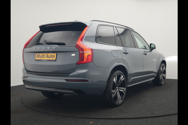 Volvo XC90 T8 Recharge AWD Plus Dark 7 Persoons LONG RANGE Plug In Hybrid 455pk Dealer O.H. PHEV | Trekhaak Af Fabriek | Panodak | Adaptive Cruise | Camera | Harman / Kardon | Lederen Sportstoelen Memory & Verwarmd | Google Assistent | Stuur Verwarmd | Keyless | Blis | 22"L.M |