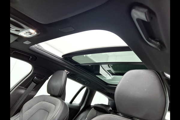 Volvo V60 T8 Hybride SOH 94% AWD R-Design / Panoramadak / Leder / Navigatie / Adap. Cruise / Pdc.V+A / Stuur- Stoelverwarming / Apk 01-2028