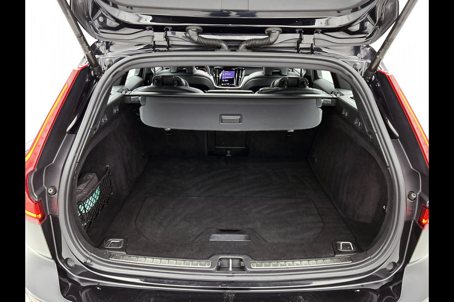 Volvo V60 T8 Hybride SOH 94% AWD R-Design / Panoramadak / Leder / Navigatie / Adap. Cruise / Pdc.V+A / Stuur- Stoelverwarming / Apk 01-2028