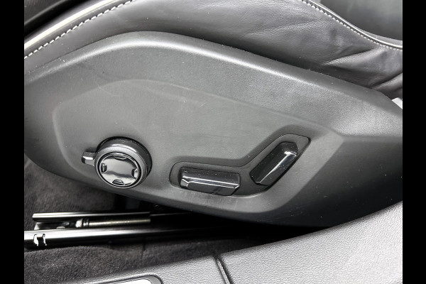 Volvo V60 T8 Hybride SOH 94% AWD R-Design / Panoramadak / Leder / Navigatie / Adap. Cruise / Pdc.V+A / Stuur- Stoelverwarming / Apk 01-2028