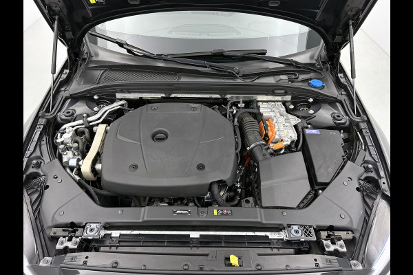 Volvo V60 T8 Hybride SOH 94% AWD R-Design / Panoramadak / Leder / Navigatie / Adap. Cruise / Pdc.V+A / Stuur- Stoelverwarming / Apk 01-2028