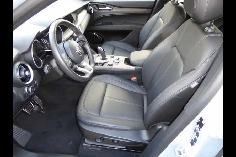 Alfa Romeo Stelvio 2.0T Q4 Ti (206kW/280pk) ** Bi-XENON/LED, NAVI+, LEDER, ACC, 19-inch LMV, MEM ** 1e EIG - 22.800 km - UNFALLFREI ** ** INFORMEER OOK NAAR ONZE AANTREKKELIJKE FINANCIAL-LEASE TARIEVEN **