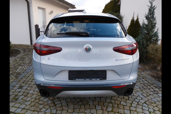 Alfa Romeo Stelvio 2.0T Q4 Ti (206kW/280pk) ** Bi-XENON/LED, NAVI+, LEDER, ACC, 19-inch LMV, MEM ** 1e EIG - 22.800 km - UNFALLFREI ** ** INFORMEER OOK NAAR ONZE AANTREKKELIJKE FINANCIAL-LEASE TARIEVEN **