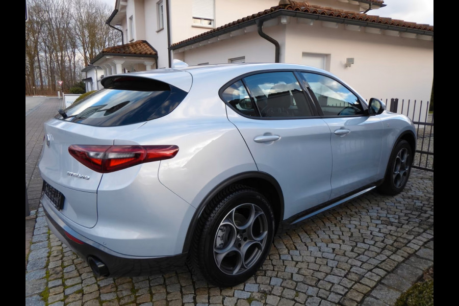 Alfa Romeo Stelvio 2.0T Q4 Ti (206kW/280pk) ** Bi-XENON/LED, NAVI+, LEDER, ACC, 19-inch LMV, MEM ** 1e EIG - 22.800 km - UNFALLFREI ** ** INFORMEER OOK NAAR ONZE AANTREKKELIJKE FINANCIAL-LEASE TARIEVEN **