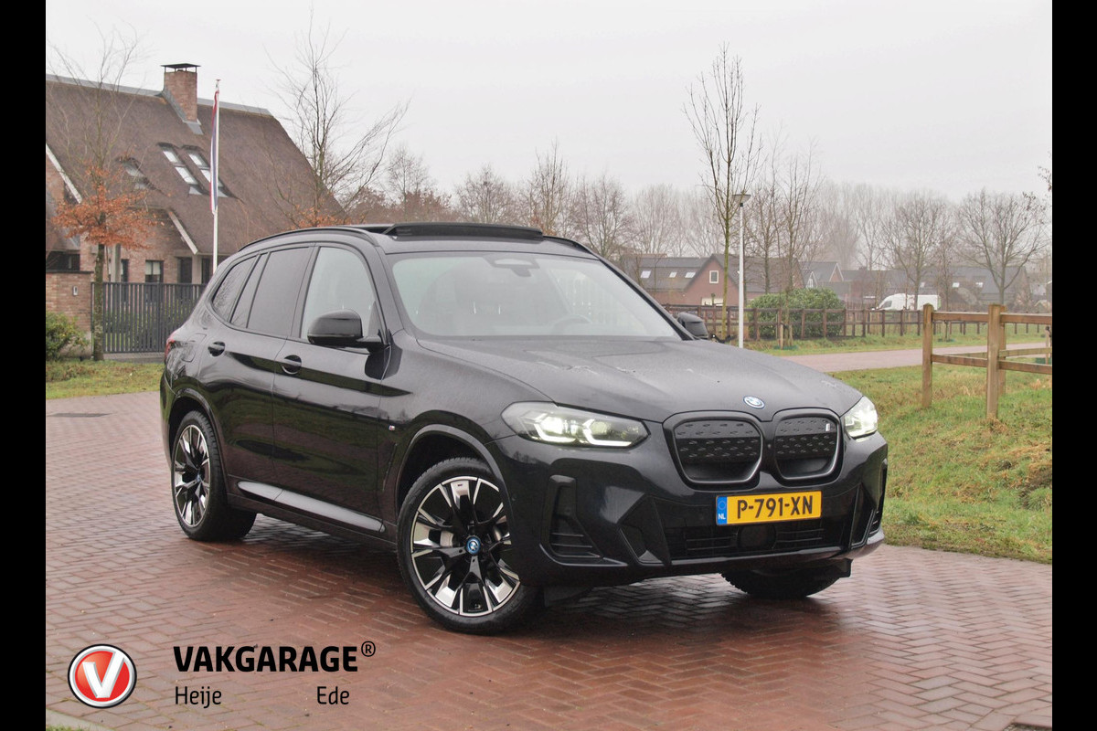 BMW iX3 High Executive 80 kWh | Nieuw Model | Panoramadak | Trekhaak | Harman Kardon | NL-Auto | Full Options