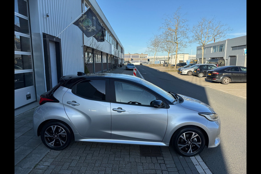 Toyota Yaris 1.5 Hybrid 130 Executive Apple CarPlay Bi-Tone