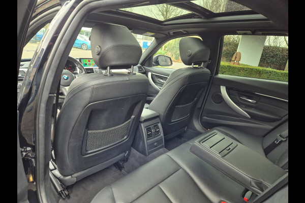 BMW 3 Serie Touring 330i M Sport Panoramadak High Executive Apple CarPlay Lm Velgen breedset Stuurverwarming M Aerodynamics