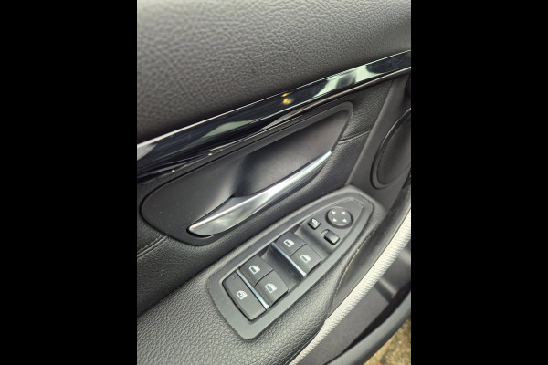 BMW 3 Serie Touring 330i M Sport Panoramadak High Executive Apple CarPlay Lm Velgen breedset Stuurverwarming M Aerodynamics