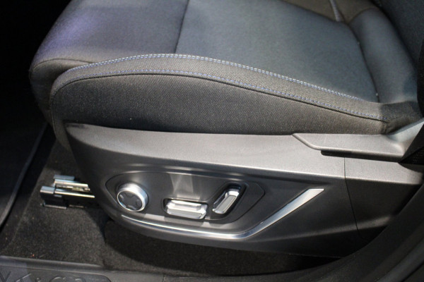 Lynk & Co 01 1.5 NL Auto/Zwarte Hemel/Stuurverwarming/360/Rijklaar/Bovag