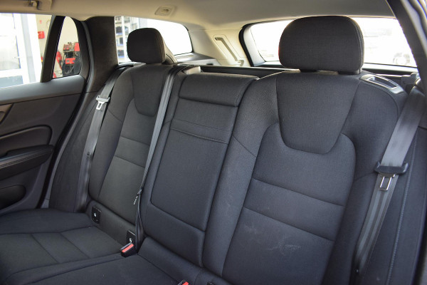 Volvo V60 2.0 B3 Momentum Business | Trekhaak | Apple CarPlay | ACC | Climate