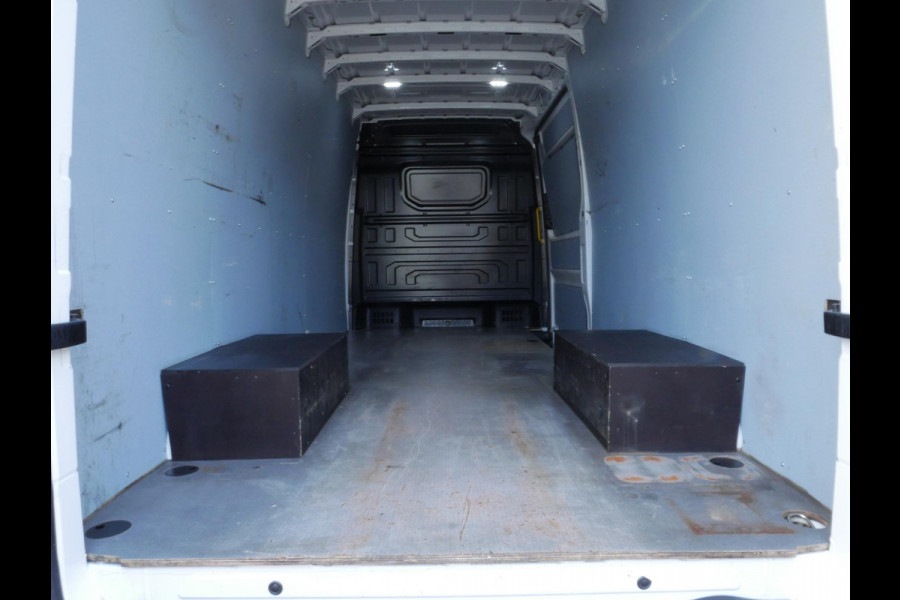 Volkswagen Crafter 2.0TDI 177PK, L4H2, Dubbel lucht, DSG, Airco, Trekhaak 3.500 KG