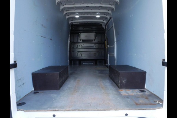 Volkswagen Crafter 2.0TDI 177PK, L4H2, Dubbel lucht, DSG, Airco, Trekhaak 3.500 KG