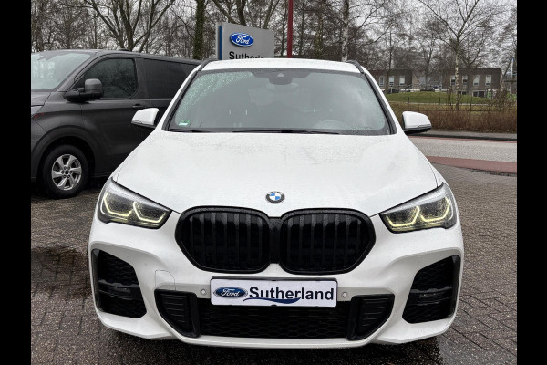 BMW X1 xDrive25e M Sport | Bellen voor bezichtiging | 220 PK PHEV | Plug-in Hybride | M pakket | Trekhaak | 19 inch | Camera | Sportstoelen | Stoelverwarming | Adaptive Led | Individual dakhemel | Elektrische achterklep | SCI