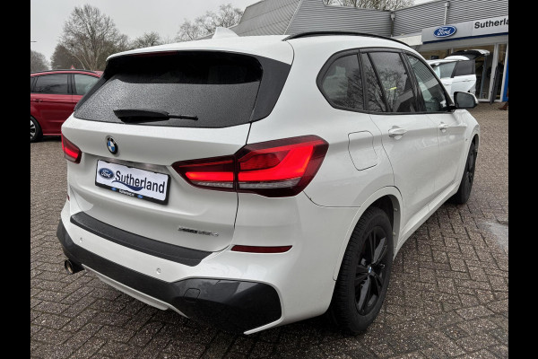 BMW X1 xDrive25e M Sport | Bellen voor bezichtiging | 220 PK PHEV | Plug-in Hybride | M pakket | Trekhaak | 19 inch | Camera | Sportstoelen | Stoelverwarming | Adaptive Led | Individual dakhemel | Elektrische achterklep | SCI