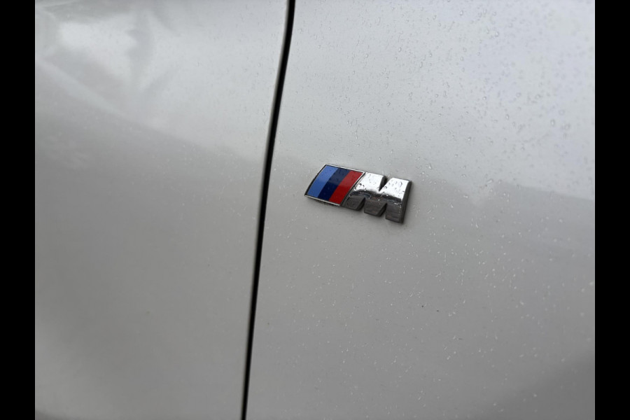 BMW X1 xDrive25e M Sport | Bellen voor bezichtiging | 220 PK PHEV | Plug-in Hybride | M pakket | Trekhaak | 19 inch | Camera | Sportstoelen | Stoelverwarming | Adaptive Led | Individual dakhemel | Elektrische achterklep | SCI