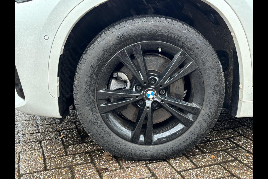BMW X1 xDrive25e M Sport | Bellen voor bezichtiging | 220 PK PHEV | Plug-in Hybride | M pakket | Trekhaak | 19 inch | Camera | Sportstoelen | Stoelverwarming | Adaptive Led | Individual dakhemel | Elektrische achterklep | SCI