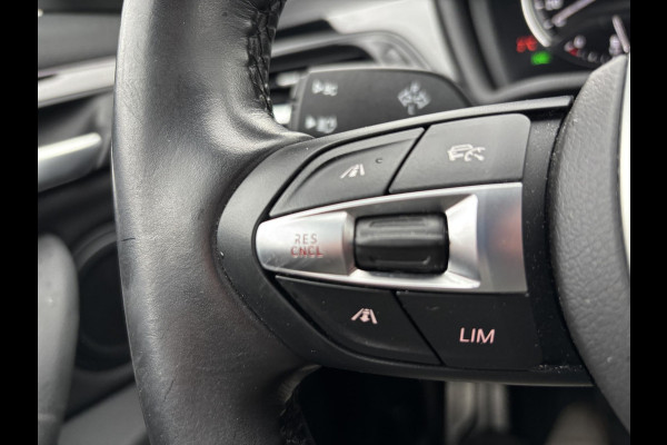 BMW X1 xDrive25e M Sport | Bellen voor bezichtiging | 220 PK PHEV | Plug-in Hybride | M pakket | Trekhaak | 19 inch | Camera | Sportstoelen | Stoelverwarming | Adaptive Led | Individual dakhemel | Elektrische achterklep | SCI