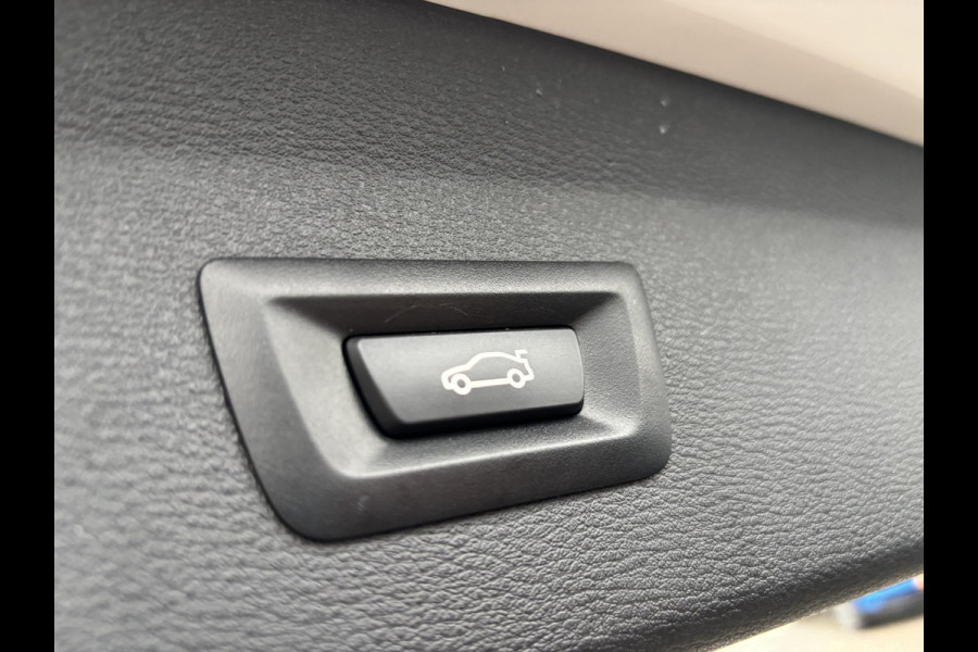 BMW X1 xDrive25e M Sport | Bellen voor bezichtiging | 220 PK PHEV | Plug-in Hybride | M pakket | Trekhaak | 19 inch | Camera | Sportstoelen | Stoelverwarming | Adaptive Led | Individual dakhemel | Elektrische achterklep | SCI