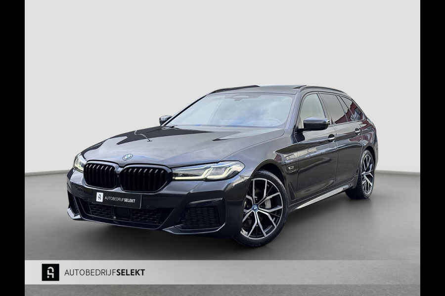 BMW 5 Serie Touring 530e xDrive M-Sport | Pano | Trekhaak | Laser | Harman Kardon | Head Up | Comfortstoelen elektrisch | ACC