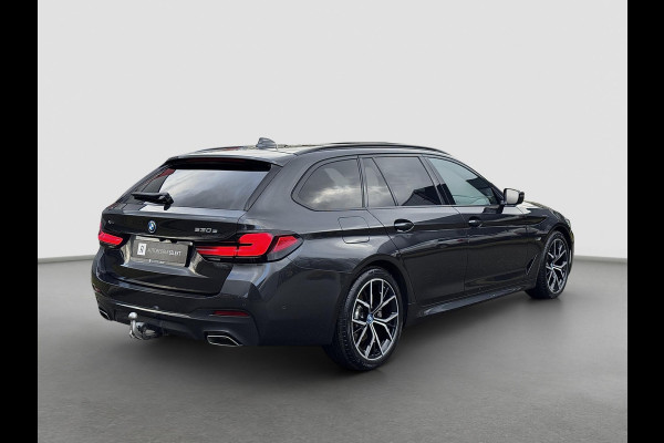 BMW 5 Serie Touring 530e xDrive M-Sport | Pano | Trekhaak | Laser | Harman Kardon | Head Up | Comfortstoelen elektrisch | ACC