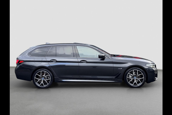 BMW 5 Serie Touring 530e xDrive M-Sport | Pano | Trekhaak | Laser | Harman Kardon | Head Up | Comfortstoelen elektrisch | ACC