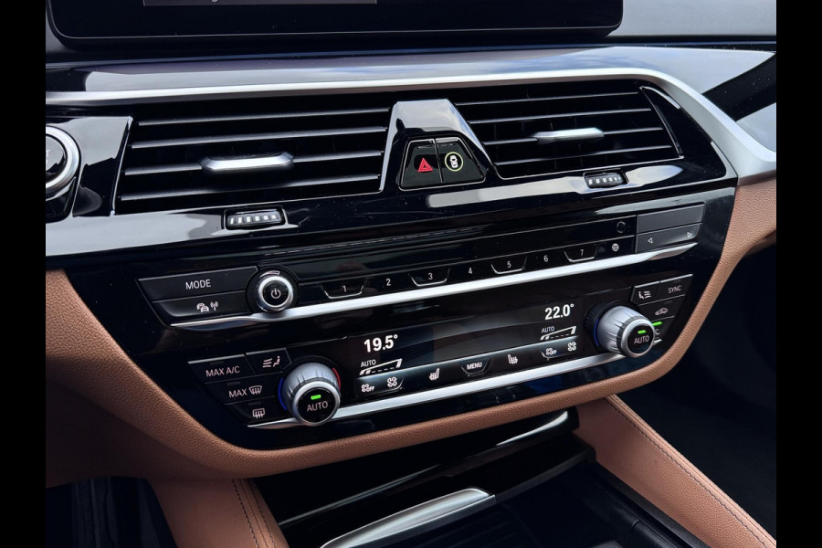 BMW 5 Serie Touring 530e xDrive M-Sport | Pano | Trekhaak | Laser | Harman Kardon | Head Up | Comfortstoelen elektrisch | ACC