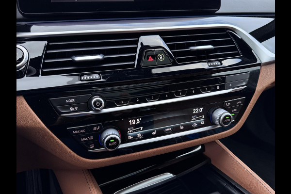 BMW 5 Serie Touring 530e xDrive M-Sport | Pano | Trekhaak | Laser | Harman Kardon | Head Up | Comfortstoelen elektrisch | ACC