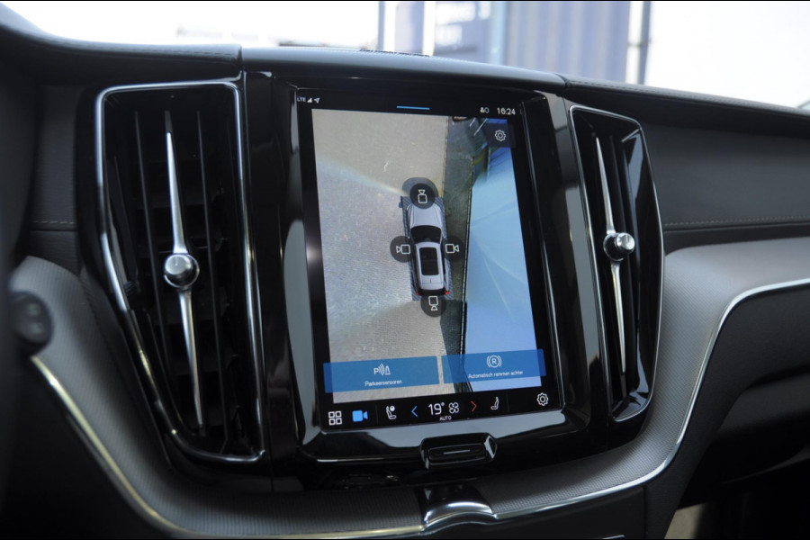 Volvo XC60 T8 390PK Automaat AWD Ultra Bright / Head-up display / Trekhaak/ Harman Kardon audio / Panoramadak / BLIS / Elektrisch bedienbare voorstoelen / Memory seats / Verwarmbare stoelen / Keyless entry /