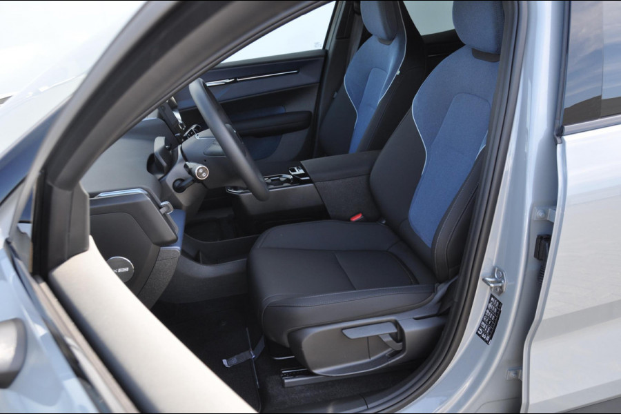 Volvo EX30 428PK Automaat Twin Motor Performance Plus /Adaptieve Cruise Control/ Dodehoek Detectie / Parkeersensoren voor en achter/ Achteruitrijcamera/ Warmtepomp/ Google Services/