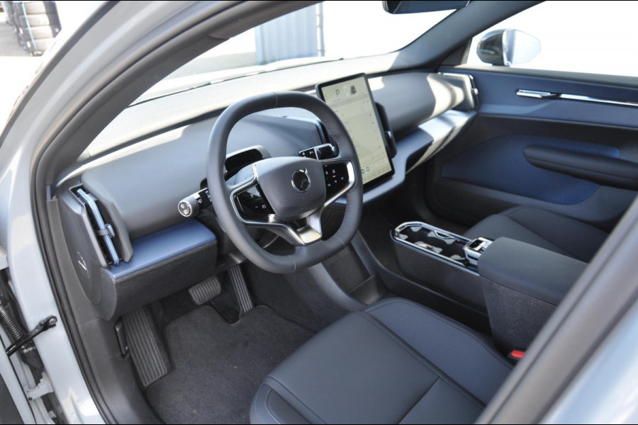 Volvo EX30 428PK Automaat Twin Motor Performance Plus /Adaptieve Cruise Control/ Dodehoek Detectie / Parkeersensoren voor en achter/ Achteruitrijcamera/ Warmtepomp/ Google Services/