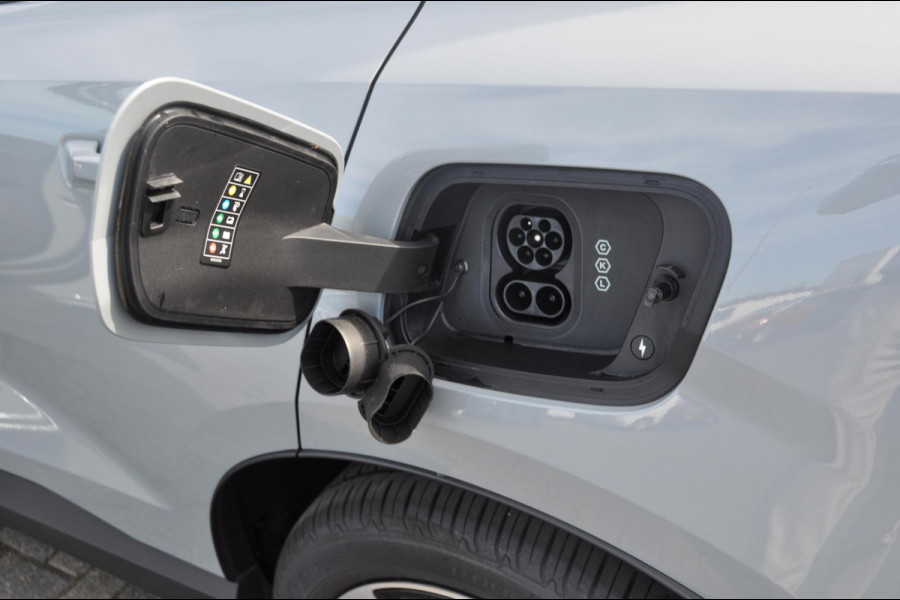 Volvo EX30 428PK Automaat Twin Motor Performance Plus /Adaptieve Cruise Control/ Dodehoek Detectie / Parkeersensoren voor en achter/ Achteruitrijcamera/ Warmtepomp/ Google Services/