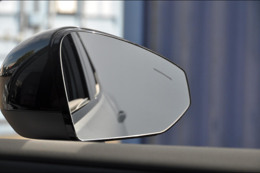 Volvo EX30 428PK Automaat Twin Motor Performance Plus /Adaptieve Cruise Control/ Dodehoek Detectie / Parkeersensoren voor en achter/ Achteruitrijcamera/ Warmtepomp/ Google Services/