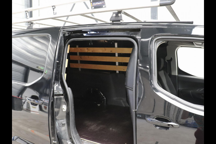 Opel Combo 1.5D L2H1 Edition Automaat Navigatie Airco Parkeersensoren App-connect DAB+ Trekhaak