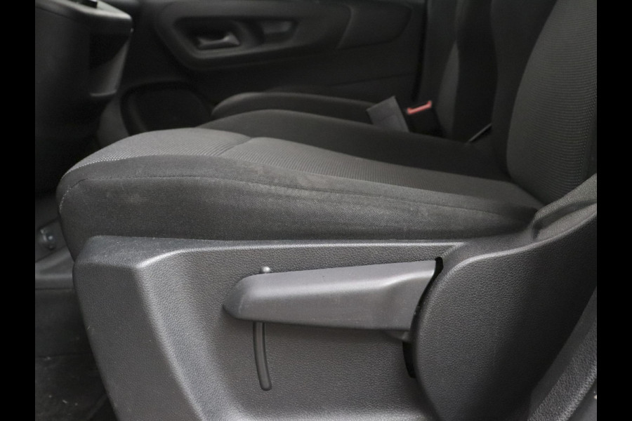 Opel Combo 1.5D L2H1 Edition Automaat Navigatie Airco Parkeersensoren App-connect DAB+ Trekhaak