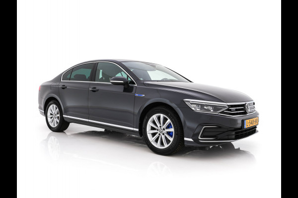 Volkswagen Passat 1.4 TSI GTE Business (Plug-In) (INCL-BTW) Aut. *FULL-LED | DIGI-COCKPIT | ADAPTIVE-CRUISE | NAVI-FULLMAP | KEYLESS | DAB+ | COMFORT-SEATS | SHIFTPADDLES | PRIVACY-GLASS | PDC | CAMERA | CARPLAY | 17''ALU*
